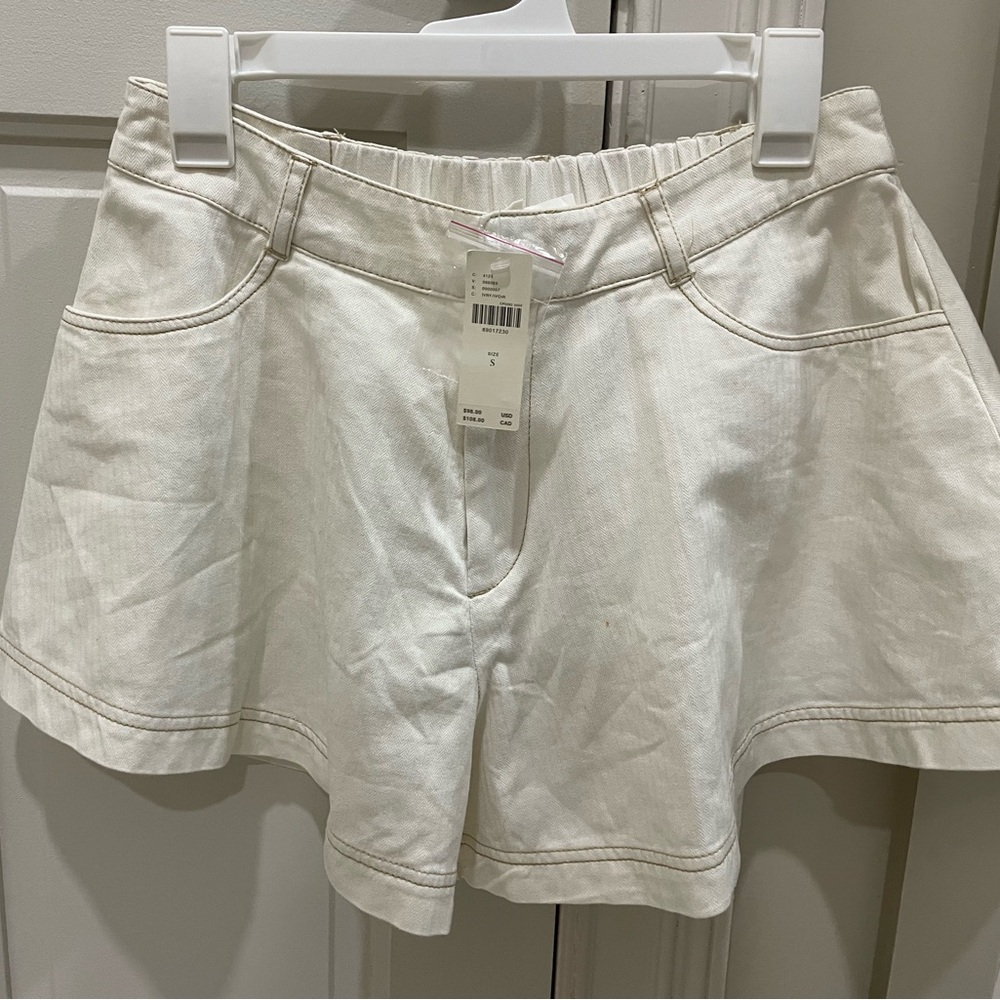 Anthropologie ivory wide leg shorts size small.